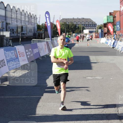 03.10.2025 - Köhlbrandbrückenlauf Jannik Wohlers http://msf.ph/oto/9099390 03.10.2025 12:56:37 Ziel 4054, 4096, 4170, 4478, 5091, 6408, 6769 meine-sportfotos.de