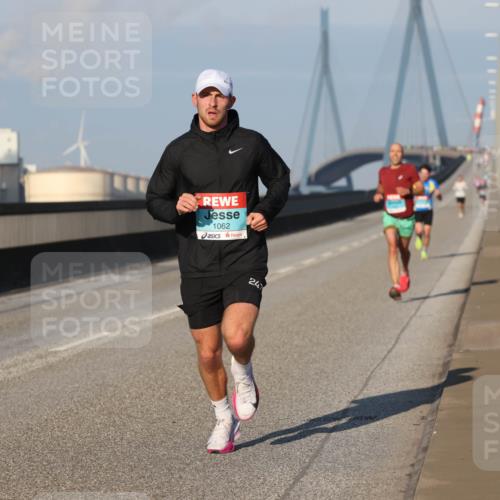 03.10.2025 - Köhlbrandbrückenlauf Lena Gebhardt http://msf.ph/oto/9099393 03.10.2025 09:35:28 Position 2 1062, 247 meine-sportfotos.de