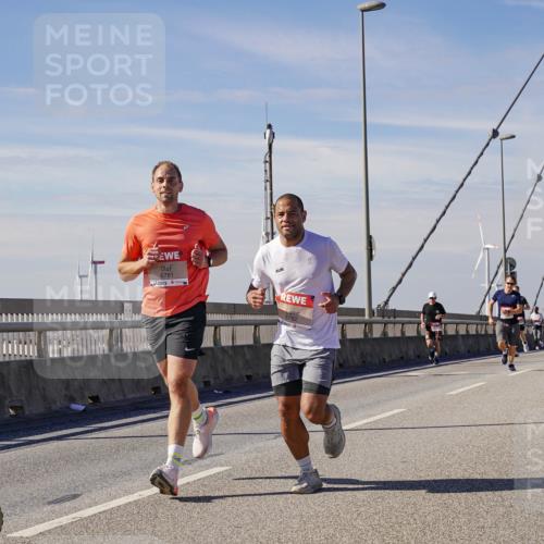 03.10.2025 - Köhlbrandbrückenlauf Michael Burmester http://msf.ph/oto/9099395 03.10.2025 12:45:32 Position 2 147, 6781, 6782 meine-sportfotos.de