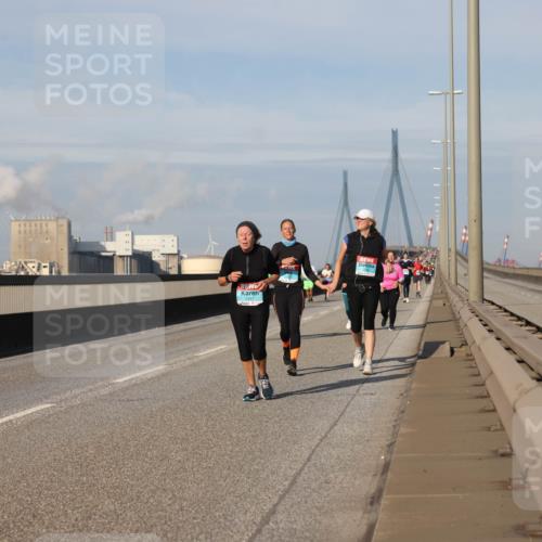 03.10.2025 - Köhlbrandbrückenlauf Lena Gebhardt http://msf.ph/oto/9099399 03.10.2025 10:10:49 Position 2  meine-sportfotos.de