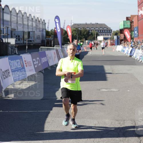 03.10.2025 - Köhlbrandbrückenlauf Jannik Wohlers http://msf.ph/oto/9099407 03.10.2025 12:56:38 Ziel 4054, 4096, 4170, 4478, 5091, 6408, 6769 meine-sportfotos.de