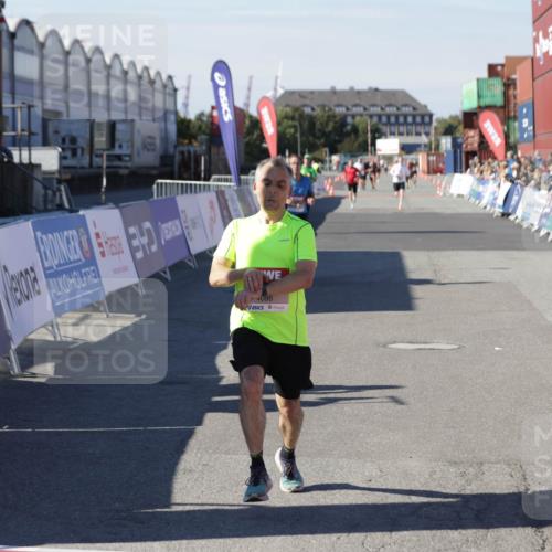 03.10.2025 - Köhlbrandbrückenlauf Jannik Wohlers http://msf.ph/oto/9099415 03.10.2025 12:56:38 Ziel 4054, 4096, 4170, 4478, 5091, 6408, 6769 meine-sportfotos.de