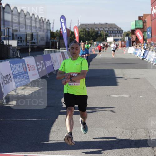 03.10.2025 - Köhlbrandbrückenlauf Jannik Wohlers http://msf.ph/oto/9099424 03.10.2025 12:56:38 Ziel 4054, 4096, 4170, 4478, 5091, 6408, 6769 meine-sportfotos.de