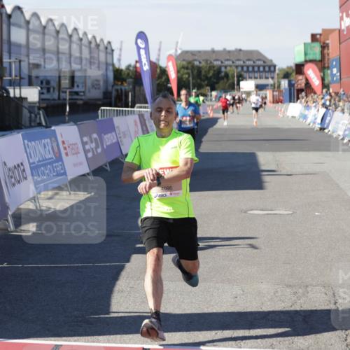 03.10.2025 - Köhlbrandbrückenlauf Jannik Wohlers http://msf.ph/oto/9099430 03.10.2025 12:56:38 Ziel 4054, 4096, 4170, 4478, 5091, 6408, 6769 meine-sportfotos.de