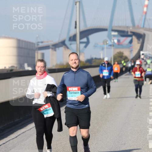 03.10.2025 - Köhlbrandbrückenlauf Jannik Wohlers http://msf.ph/oto/9099432 03.10.2025 10:26:08 Position 3 3474, 2367 meine-sportfotos.de