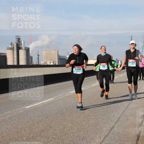 03.10.2025 - Köhlbrandbrückenlauf Lena Gebhardt http://msf.ph/oto/9099450 03.10.2025 10:10:50 Position 2 2397, 2550, 2553 meine-sportfotos.de