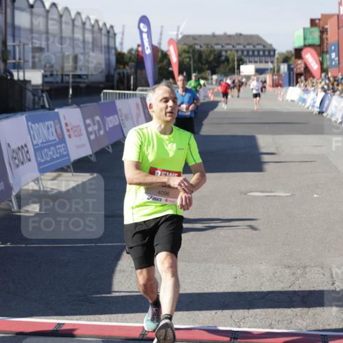 03.10.2025 - Köhlbrandbrückenlauf Jannik Wohlers http://msf.ph/oto/9099461 03.10.2025 12:56:38 Ziel 4054, 4096, 4170, 4478, 5091, 6408, 6769 meine-sportfotos.de