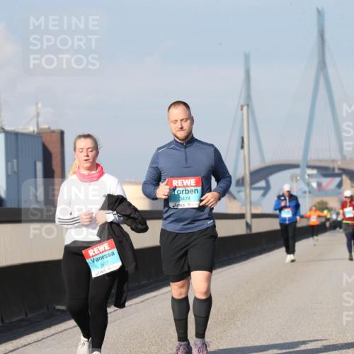 03.10.2025 - Köhlbrandbrückenlauf Jannik Wohlers http://msf.ph/oto/9099466 03.10.2025 10:26:13 Position 3 3477, 3474 meine-sportfotos.de