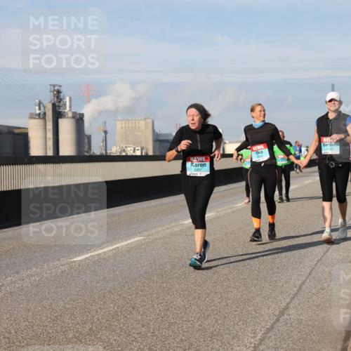 03.10.2025 - Köhlbrandbrückenlauf Lena Gebhardt http://msf.ph/oto/9099469 03.10.2025 10:10:50 Position 2 2397, 2550, 2553 meine-sportfotos.de