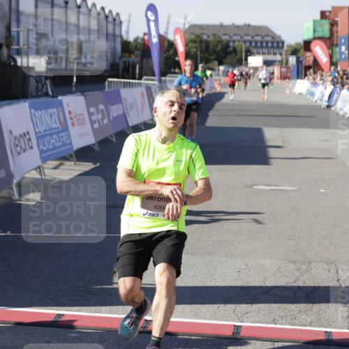 03.10.2025 - Köhlbrandbrückenlauf Jannik Wohlers http://msf.ph/oto/9099476 03.10.2025 12:56:38 Ziel 4054, 4096, 4170, 4478, 5091, 6408, 6769 meine-sportfotos.de