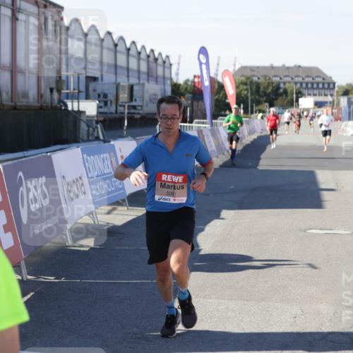 03.10.2025 - Köhlbrandbrückenlauf Jannik Wohlers http://msf.ph/oto/9099493 03.10.2025 12:56:41 Ziel 4054, 4096, 4478, 5091, 6408, 6769 meine-sportfotos.de