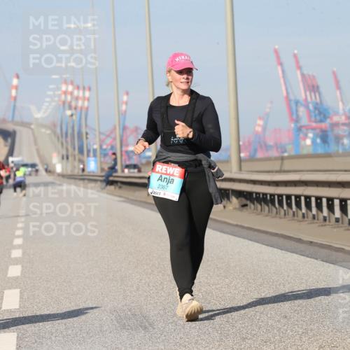 03.10.2025 - Köhlbrandbrückenlauf Jannik Wohlers http://msf.ph/oto/9099506 03.10.2025 10:26:15 Position 3 2367 meine-sportfotos.de