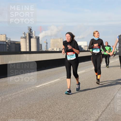 03.10.2025 - Köhlbrandbrückenlauf Lena Gebhardt http://msf.ph/oto/9099507 03.10.2025 10:10:51 Position 2 2397, 2550, 2553 meine-sportfotos.de