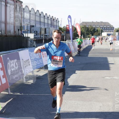 03.10.2025 - Köhlbrandbrückenlauf Jannik Wohlers http://msf.ph/oto/9099508 03.10.2025 12:56:41 Ziel 4054, 4096, 4478, 5091, 6408, 6769 meine-sportfotos.de