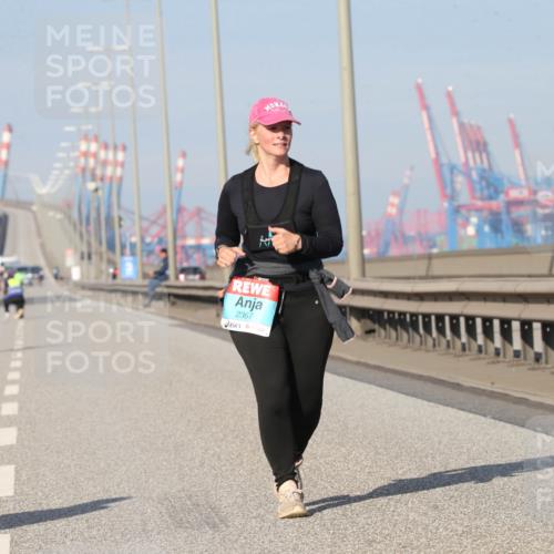 03.10.2025 - Köhlbrandbrückenlauf Jannik Wohlers http://msf.ph/oto/9099510 03.10.2025 10:26:15 Position 3 2367 meine-sportfotos.de