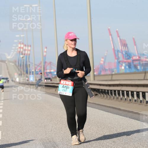 03.10.2025 - Köhlbrandbrückenlauf Jannik Wohlers http://msf.ph/oto/9099514 03.10.2025 10:26:15 Position 3 2367 meine-sportfotos.de