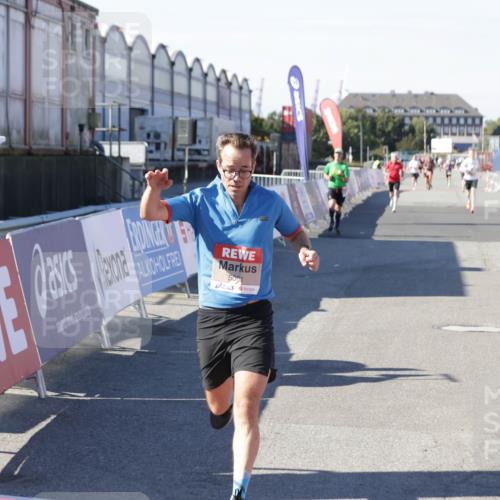 03.10.2025 - Köhlbrandbrückenlauf Jannik Wohlers http://msf.ph/oto/9099518 03.10.2025 12:56:41 Ziel 4054, 4096, 4478, 5091, 6408, 6769 meine-sportfotos.de