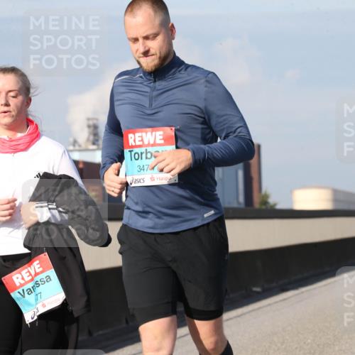 03.10.2025 - Köhlbrandbrückenlauf Jannik Wohlers http://msf.ph/oto/9099526 03.10.2025 10:26:18 Position 3 17, 347 meine-sportfotos.de