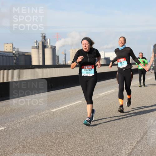 03.10.2025 - Köhlbrandbrückenlauf Lena Gebhardt http://msf.ph/oto/9099537 03.10.2025 10:10:51 Position 2 2397, 2550, 2553 meine-sportfotos.de