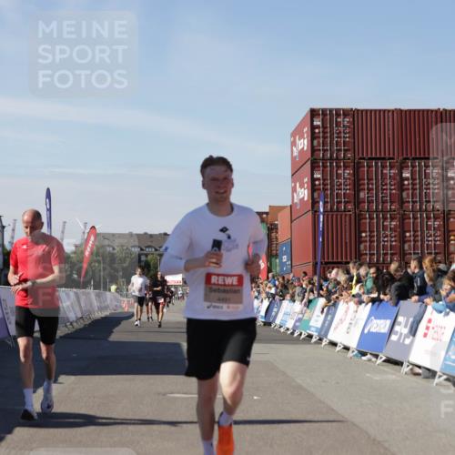03.10.2025 - Köhlbrandbrückenlauf Jannik Wohlers http://msf.ph/oto/9099545 03.10.2025 12:56:51 Ziel 4115, 4491, 5091, 5962, 6016 meine-sportfotos.de