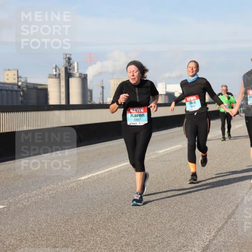 03.10.2025 - Köhlbrandbrückenlauf Lena Gebhardt http://msf.ph/oto/9099550 03.10.2025 10:10:51 Position 2 2397, 2550, 255 meine-sportfotos.de