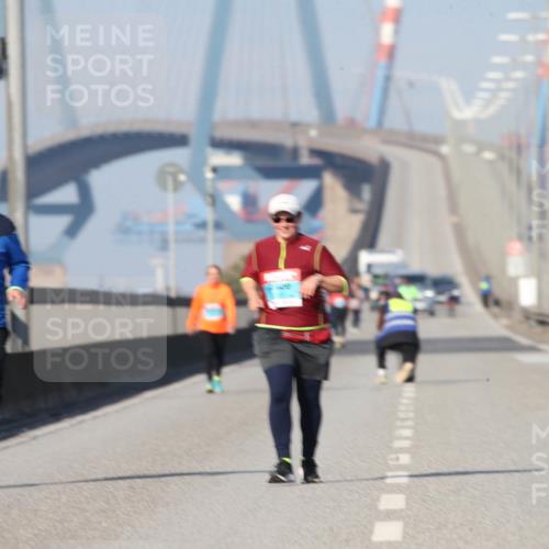 03.10.2025 - Köhlbrandbrückenlauf Jannik Wohlers http://msf.ph/oto/9099551 03.10.2025 10:26:20 Position 3 13 meine-sportfotos.de