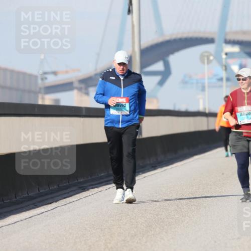 03.10.2025 - Köhlbrandbrückenlauf Jannik Wohlers http://msf.ph/oto/9099559 03.10.2025 10:26:21 Position 3 2623 meine-sportfotos.de