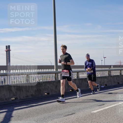 03.10.2025 - Köhlbrandbrückenlauf Michael Burmester http://msf.ph/oto/9099561 03.10.2025 12:45:42 Position 2 4364 meine-sportfotos.de