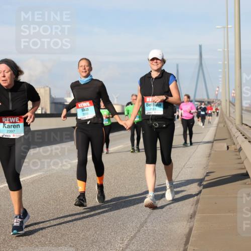 03.10.2025 - Köhlbrandbrückenlauf Lena Gebhardt http://msf.ph/oto/9099564 03.10.2025 10:10:52 Position 2 2397, 2550, 2553 meine-sportfotos.de
