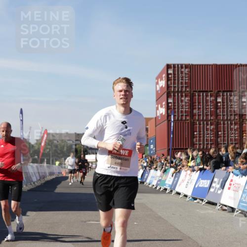 03.10.2025 - Köhlbrandbrückenlauf Jannik Wohlers http://msf.ph/oto/9099570 03.10.2025 12:56:51 Ziel 4115, 4491, 5091, 5962, 6016 meine-sportfotos.de