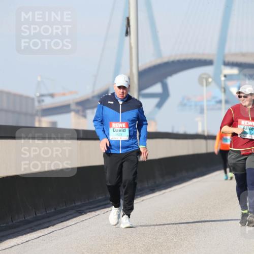 03.10.2025 - Köhlbrandbrückenlauf Jannik Wohlers http://msf.ph/oto/9099571 03.10.2025 10:26:21 Position 3 2623 meine-sportfotos.de