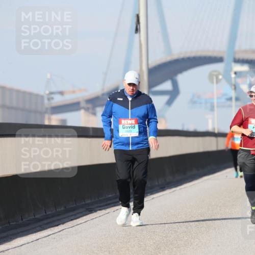 03.10.2025 - Köhlbrandbrückenlauf Jannik Wohlers http://msf.ph/oto/9099578 03.10.2025 10:26:22 Position 3 2623 meine-sportfotos.de