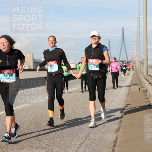 03.10.2025 - Köhlbrandbrückenlauf Lena Gebhardt http://msf.ph/oto/9099580 03.10.2025 10:10:52 Position 2 2397, 2550, 2553 meine-sportfotos.de