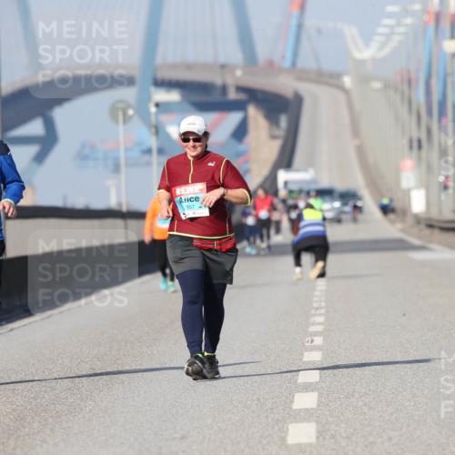 03.10.2025 - Köhlbrandbrückenlauf Jannik Wohlers http://msf.ph/oto/9099596 03.10.2025 10:26:23 Position 3 2623, 2357, 31 meine-sportfotos.de