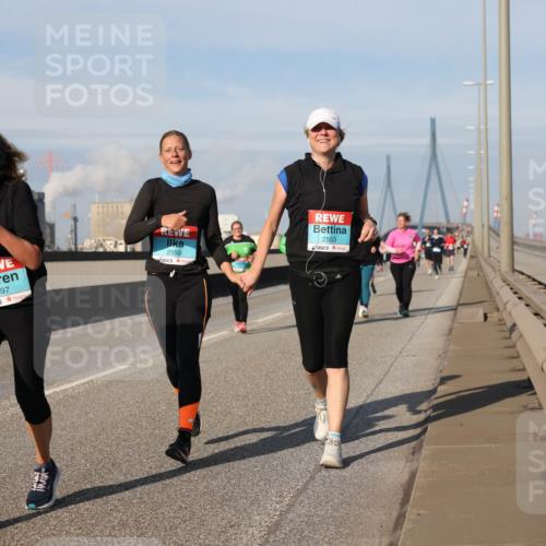 03.10.2025 - Köhlbrandbrückenlauf Lena Gebhardt http://msf.ph/oto/9099600 03.10.2025 10:10:52 Position 2 2397, 2550, 2553 meine-sportfotos.de