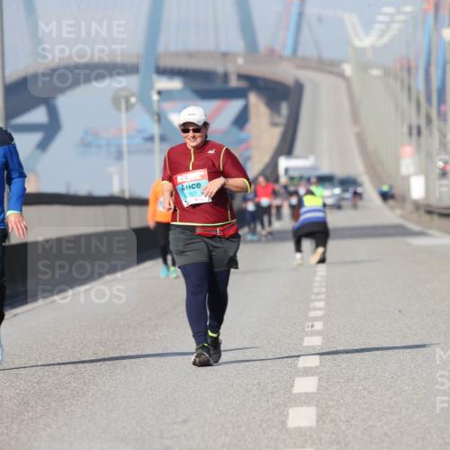 03.10.2025 - Köhlbrandbrückenlauf Jannik Wohlers http://msf.ph/oto/9099603 03.10.2025 10:26:23 Position 3 2623 meine-sportfotos.de