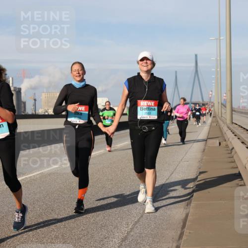 03.10.2025 - Köhlbrandbrückenlauf Lena Gebhardt http://msf.ph/oto/9099613 03.10.2025 10:10:52 Position 2 2397, 2550, 2553 meine-sportfotos.de