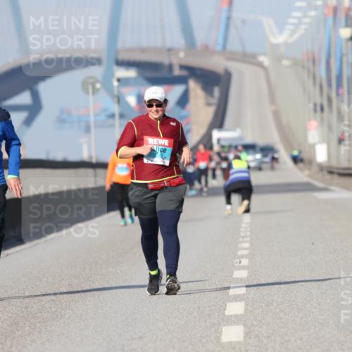 03.10.2025 - Köhlbrandbrückenlauf Jannik Wohlers http://msf.ph/oto/9099621 03.10.2025 10:26:23 Position 3 2623 meine-sportfotos.de