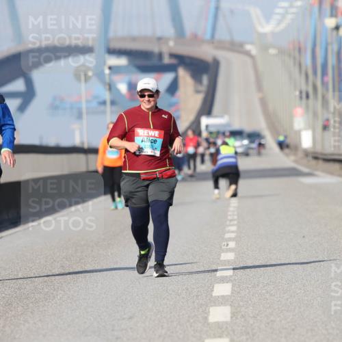 03.10.2025 - Köhlbrandbrückenlauf Jannik Wohlers http://msf.ph/oto/9099626 03.10.2025 10:26:23 Position 3 2623, 2357, 31 meine-sportfotos.de