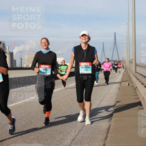 03.10.2025 - Köhlbrandbrückenlauf Lena Gebhardt http://msf.ph/oto/9099627 03.10.2025 10:10:52 Position 2 2397, 2550, 2553 meine-sportfotos.de
