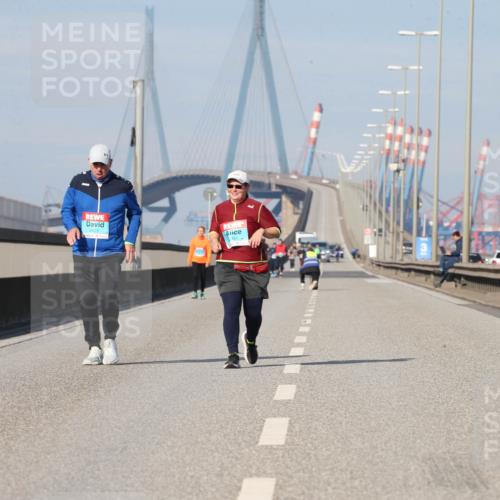 03.10.2025 - Köhlbrandbrückenlauf Jannik Wohlers http://msf.ph/oto/9099639 03.10.2025 10:26:29 Position 3 357 meine-sportfotos.de