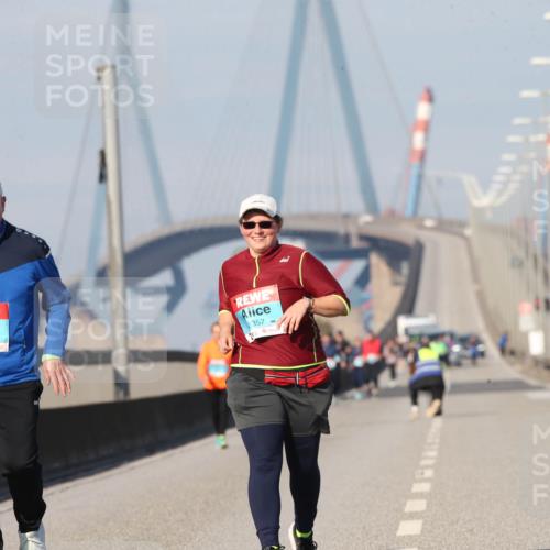 03.10.2025 - Köhlbrandbrückenlauf Jannik Wohlers http://msf.ph/oto/9099646 03.10.2025 10:26:31 Position 3 2623, 2357 meine-sportfotos.de