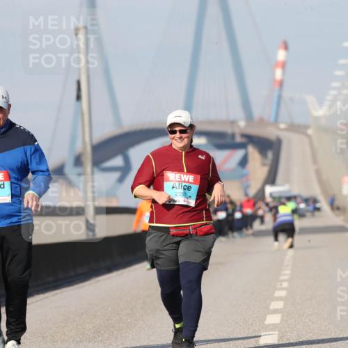 03.10.2025 - Köhlbrandbrückenlauf Jannik Wohlers http://msf.ph/oto/9099651 03.10.2025 10:26:31 Position 3 2623, 2357 meine-sportfotos.de