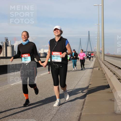 03.10.2025 - Köhlbrandbrückenlauf Lena Gebhardt http://msf.ph/oto/9099653 03.10.2025 10:10:52 Position 2 2397, 2550, 2553 meine-sportfotos.de