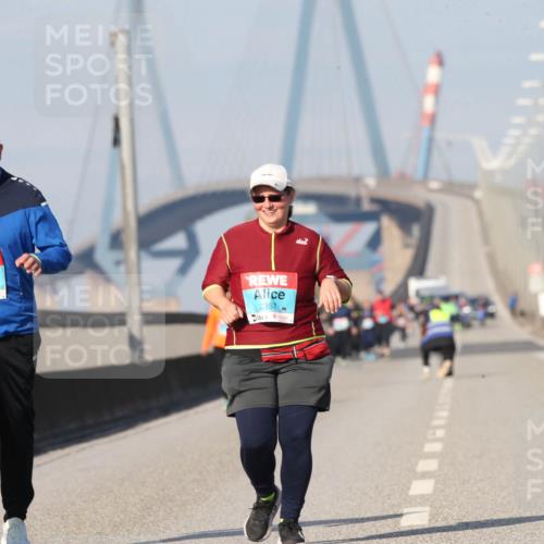 03.10.2025 - Köhlbrandbrückenlauf Jannik Wohlers http://msf.ph/oto/9099662 03.10.2025 10:26:31 Position 3 2623, 2357 meine-sportfotos.de