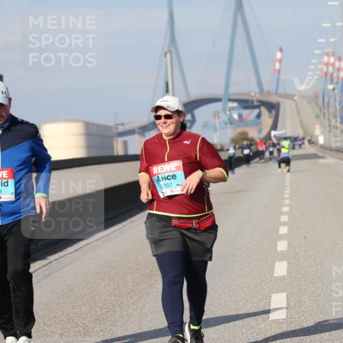 03.10.2025 - Köhlbrandbrückenlauf Jannik Wohlers http://msf.ph/oto/9099667 03.10.2025 10:26:38 Position 3 2623, 2357 meine-sportfotos.de