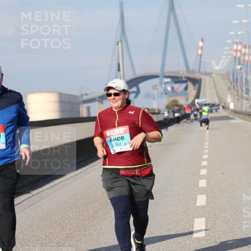 03.10.2025 - Köhlbrandbrückenlauf Jannik Wohlers http://msf.ph/oto/9099671 03.10.2025 10:26:38 Position 3 2623, 2357 meine-sportfotos.de