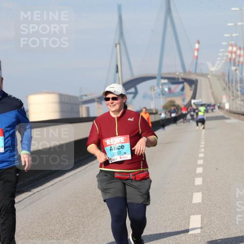 03.10.2025 - Köhlbrandbrückenlauf Jannik Wohlers http://msf.ph/oto/9099676 03.10.2025 10:26:38 Position 3 2623, 2357 meine-sportfotos.de