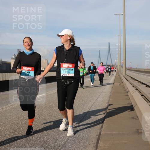 03.10.2025 - Köhlbrandbrückenlauf Lena Gebhardt http://msf.ph/oto/9099681 03.10.2025 10:10:53 Position 2 2397, 2550, 2553 meine-sportfotos.de