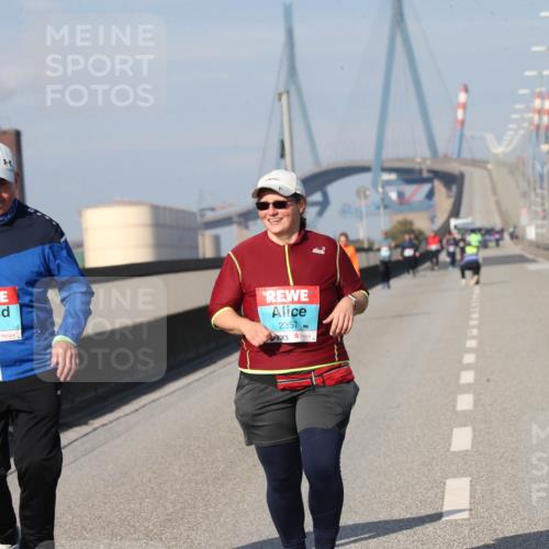 03.10.2025 - Köhlbrandbrückenlauf Jannik Wohlers http://msf.ph/oto/9099682 03.10.2025 10:26:38 Position 3 2623, 2357 meine-sportfotos.de